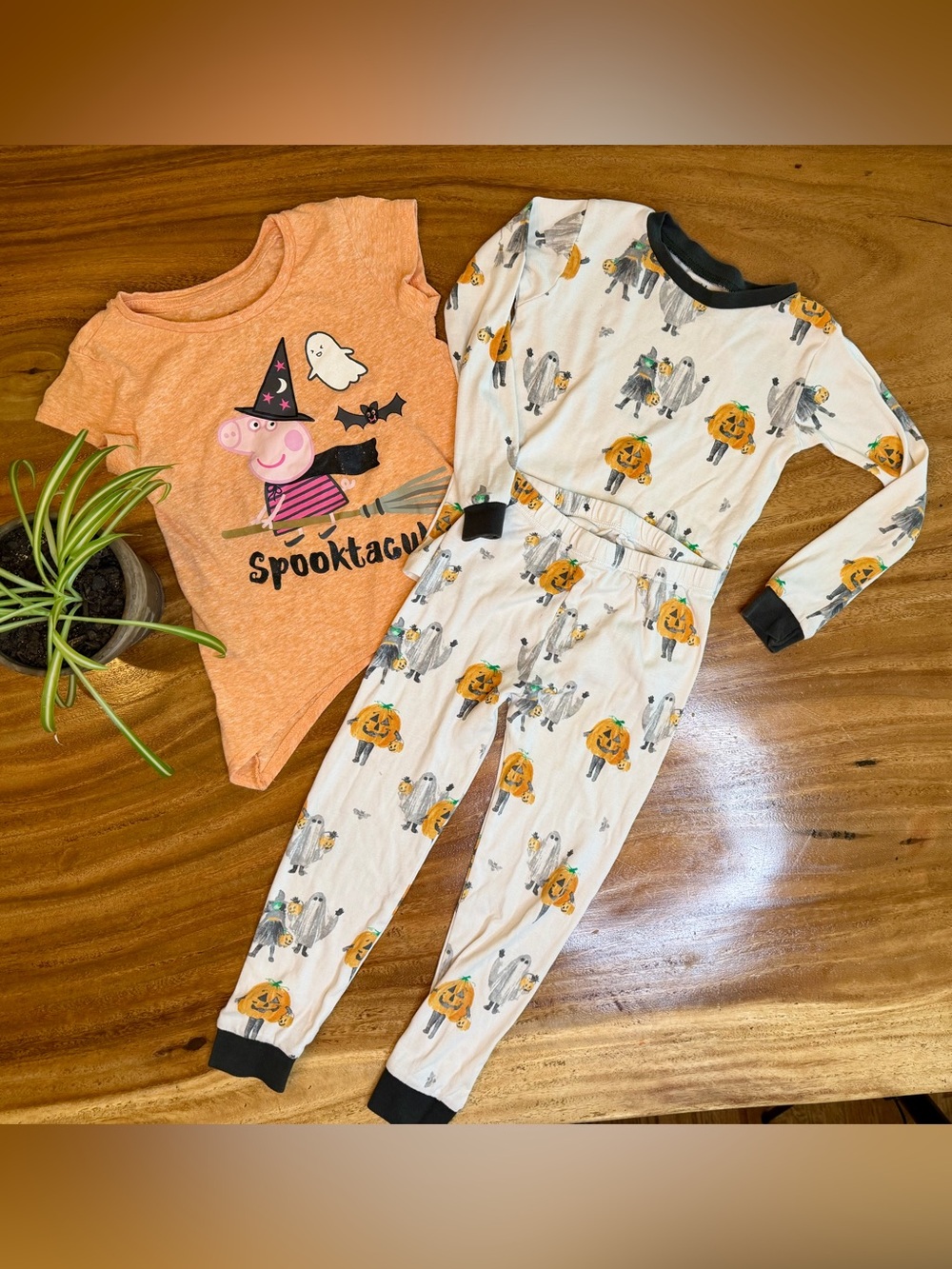 Burt’s Bees + Peppa Pig | Girls Halloween Bundle 🎃👻 (tee and pj) - 4T